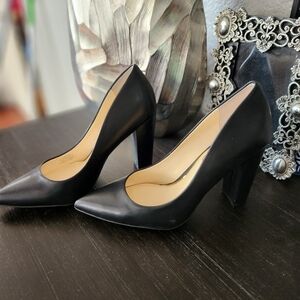 Jessica Simpson pumps